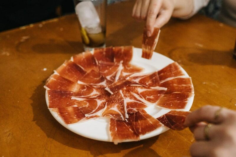 seville-triana-neighborhood-evening-tapas-tour