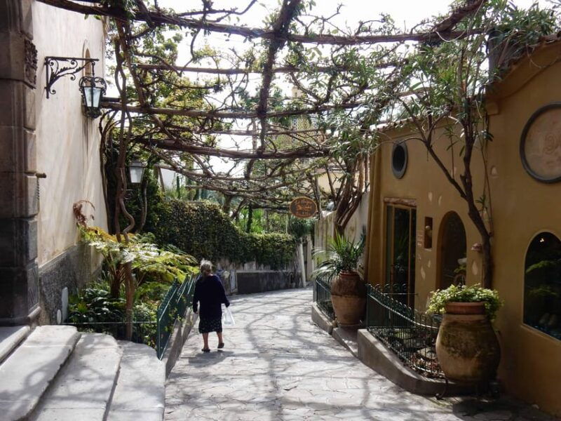 shared-tour-of-pompeii-positano