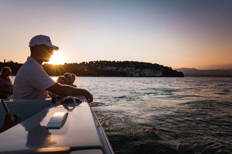 sirmione-sunset-boat-cruise-with-local-wine