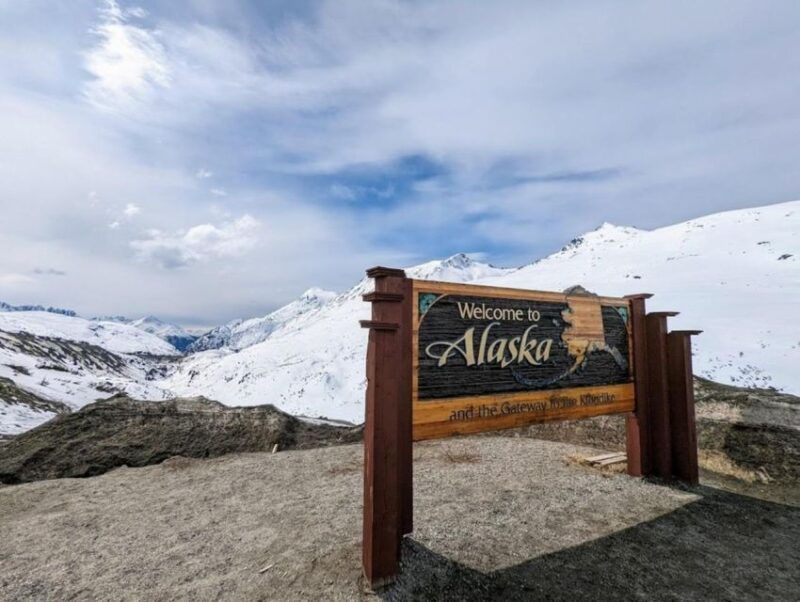 skagway-klondike-highway-yukon-bus-tour-with-husky-kennel
