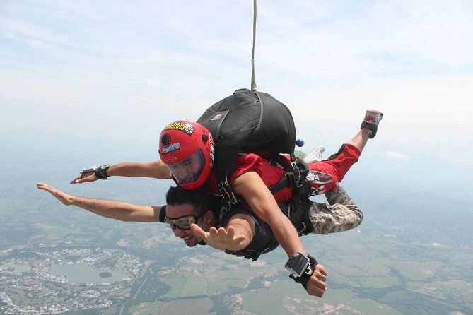 skydiving-experience-from-bogota