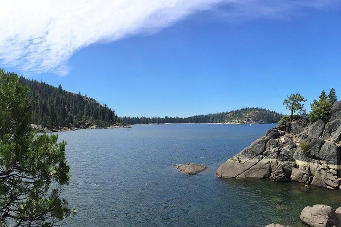 small-group-hiking-around-the-pinecrest-lake-trail