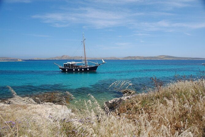 snorkeling-at-the-pirate-islets-and-paradise-beach