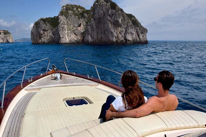 sorrento-private-boat-tour-to-capri-positano-in-1-day