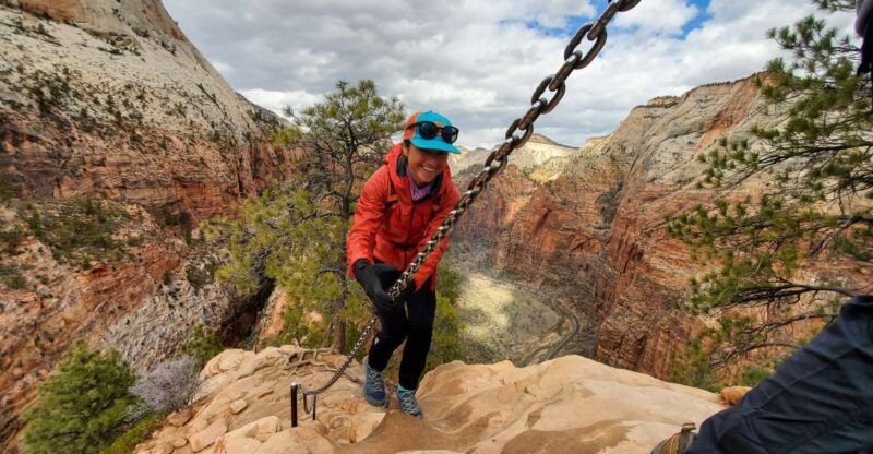 springdale-angels-landing-summit-guided-hike-with-permit