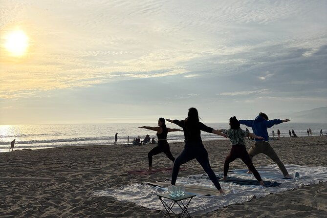 stretch-and-sip-yoga-with-fresh-juice-on-santa-monica-beach