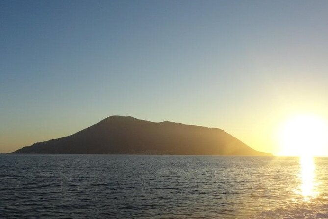 sunrise-by-boat-in-lipari