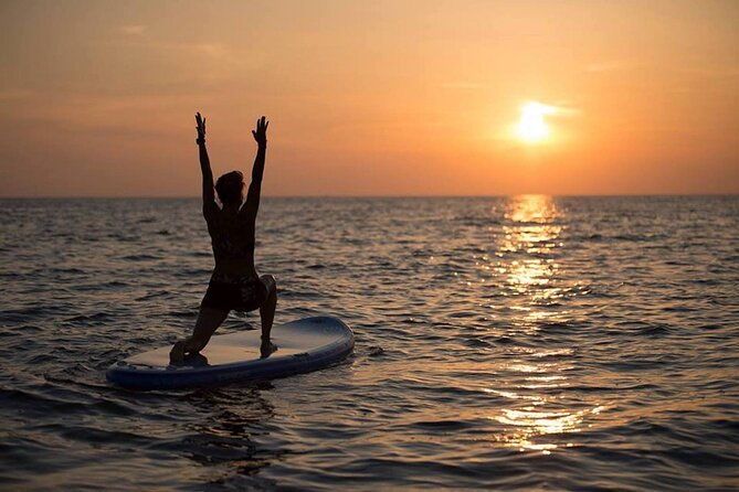sunrise-in-a-stand-up-paddle-with-breakfast-on-board