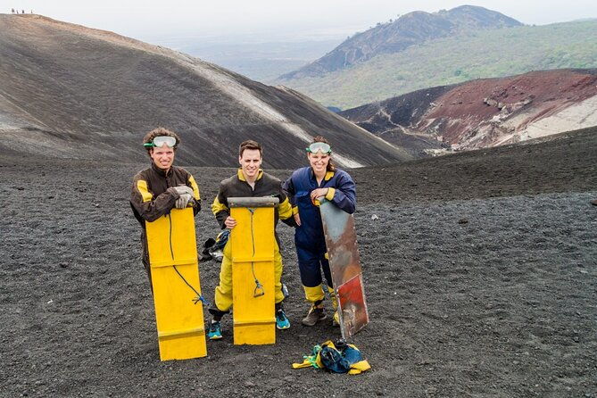 surf-the-fire-volcano-sand-boarding-at-cerro-negro-in-leon