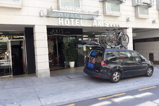 taxi-bikes-transporting-bicycles-and-cyclists-from-santiago-to-porto