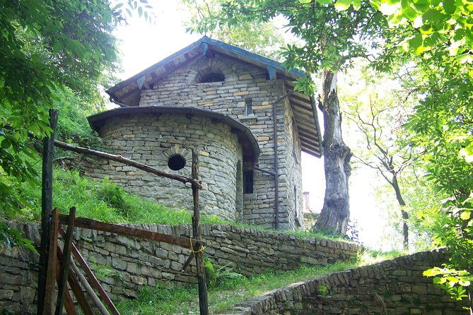 the-avellis-mystery-the-pendula-stone-and-the-boulders