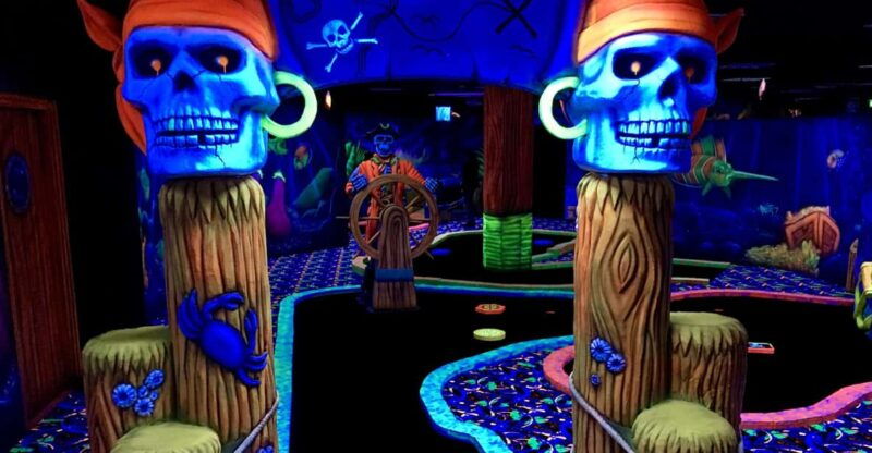 the-hague-glowgolf-glow-in-the-dark-indoor-minigolf