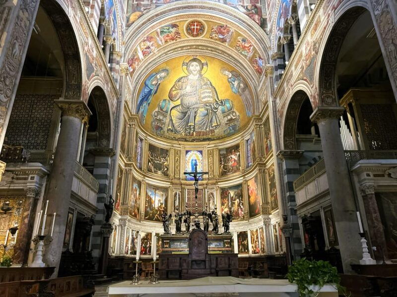 timed-entrance-to-leaning-tower-pisa-cathedral-with-audio