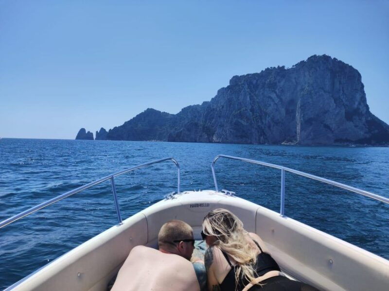 tour-capri-discover-the-island-of-vips-by-boat-2