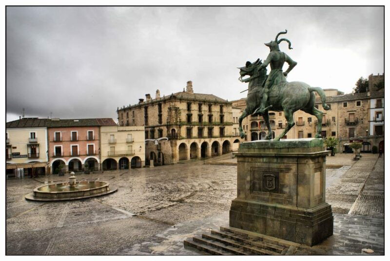 tour-of-trujillo-with-entrances-to-monuments-or-at-sunset