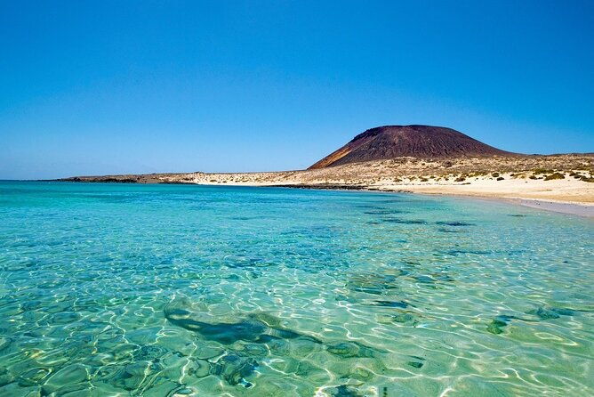 traditional-canarian-street-market-and-marine-reserve-of-la-graciosa