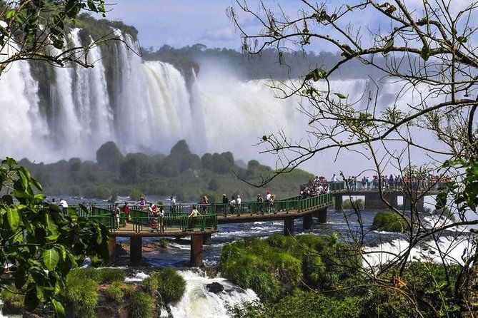 transfer-in-igu-iguassu-falls-brazilian-side-macuco-boat-safari
