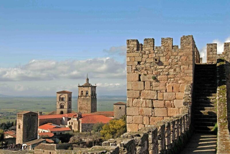trujillo-guided-visit-medieval-scenery-and-route-of-the-discoverers