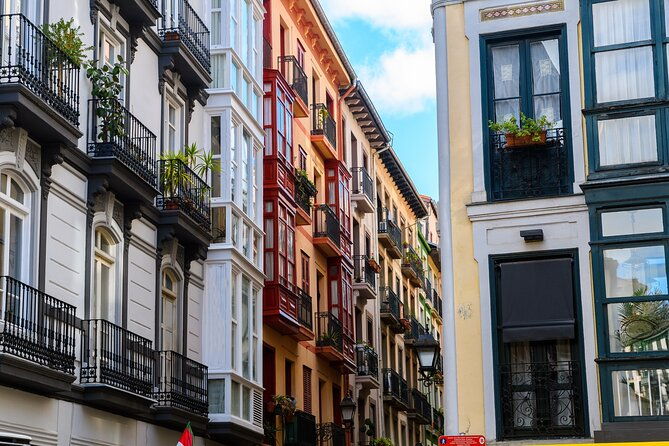 unique-landmarks-of-bilbao-walking-tour-for-couples