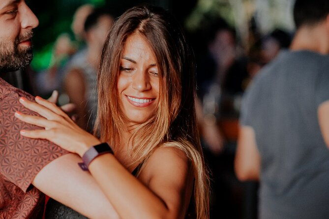 valencia-salsa-lovers-dancing-experience