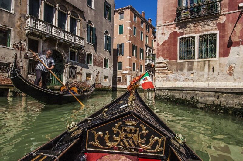 venice-doges-palace-and-basilica-tour-with-gondola-ride