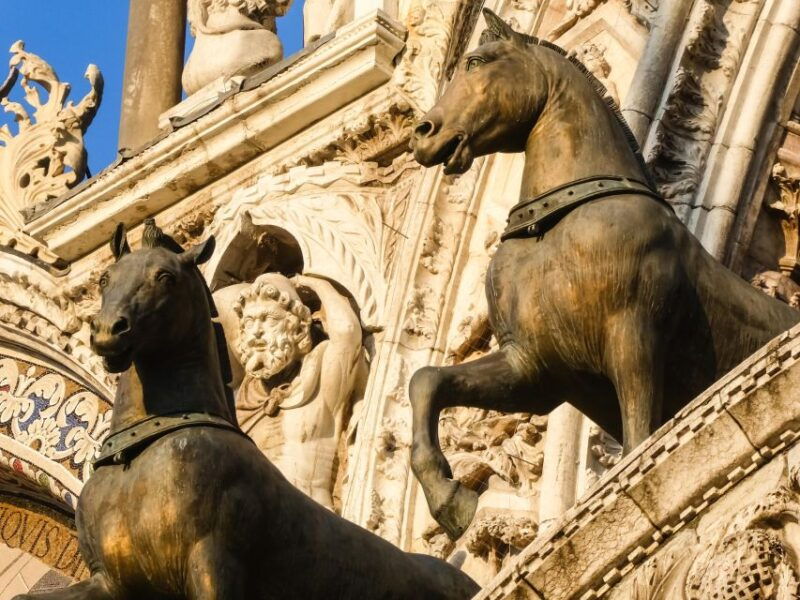 venice-doges-palace-with-st-marks-basilica-gondolas