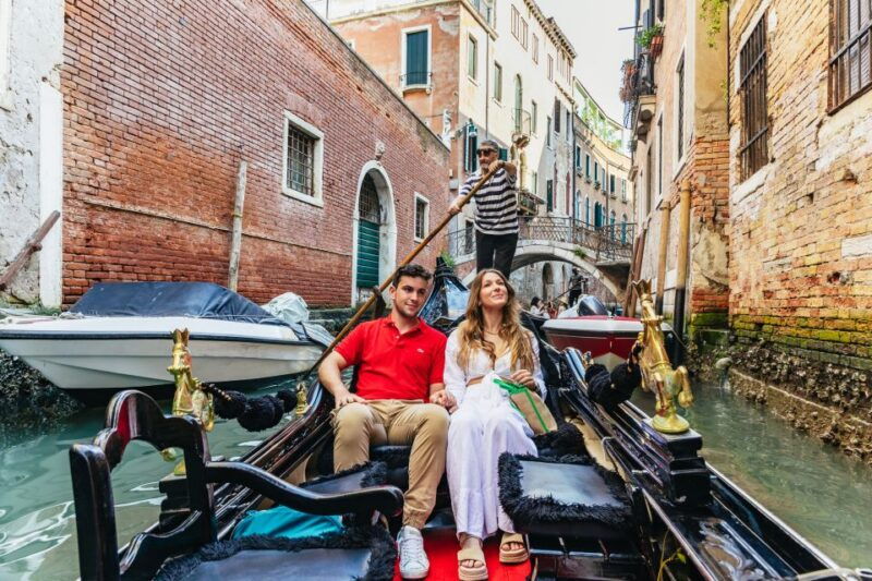 venice-private-gondola-ride-along-grand-canal
