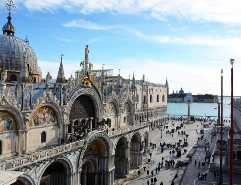 venice-st-marks-walking-tour-and-gondola-combo