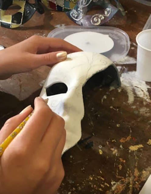 venice-traditional-mask-making-and-decorating-workshop