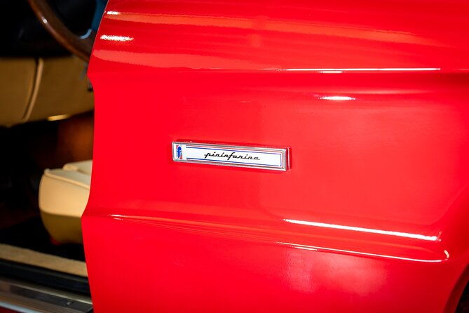 vintage-car-rental-on-the-lake-for-a-day