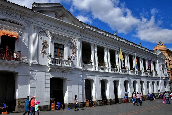 volcano-avenue-6-days-of-tradition-and-culture
