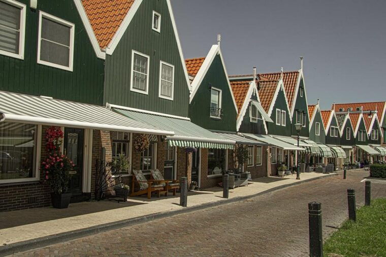 volendam-in-1-day-walking-tour-with-digital-guide
