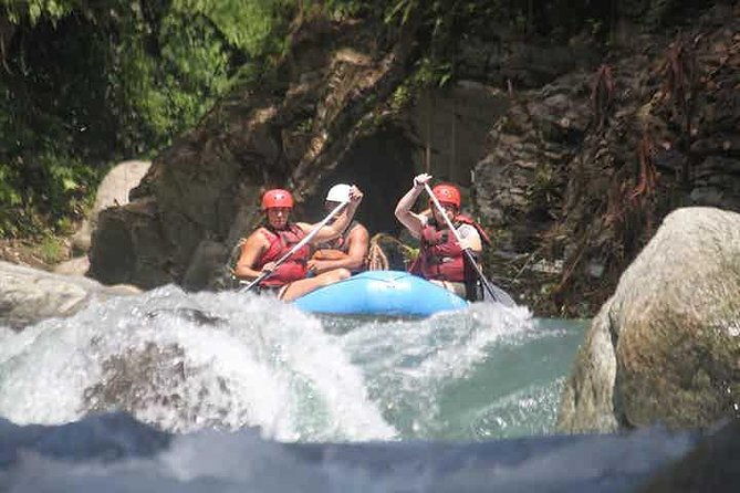 white-water-rafting-naranjo-river-class-iii-from-manuel-antonio