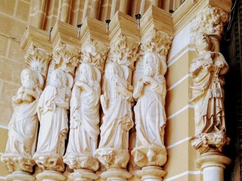 wine-roman-temple-and-bone-chapel-in-half-day-private-tour