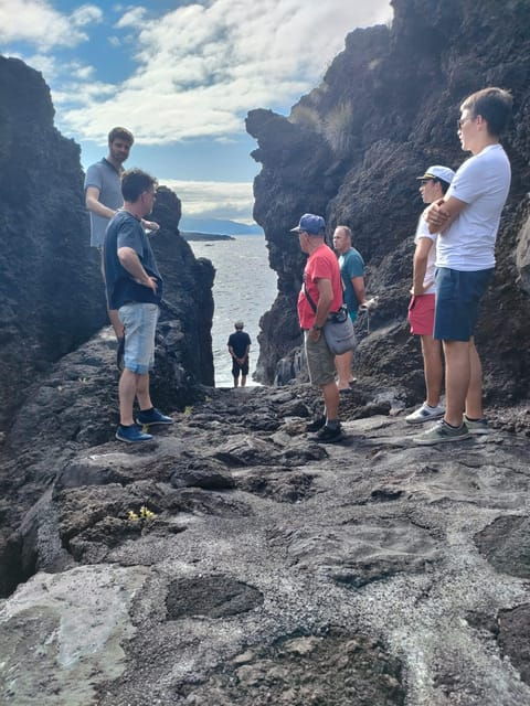wine-tour-and-tasting-with-a-local-winemaker-at-pico-island-2