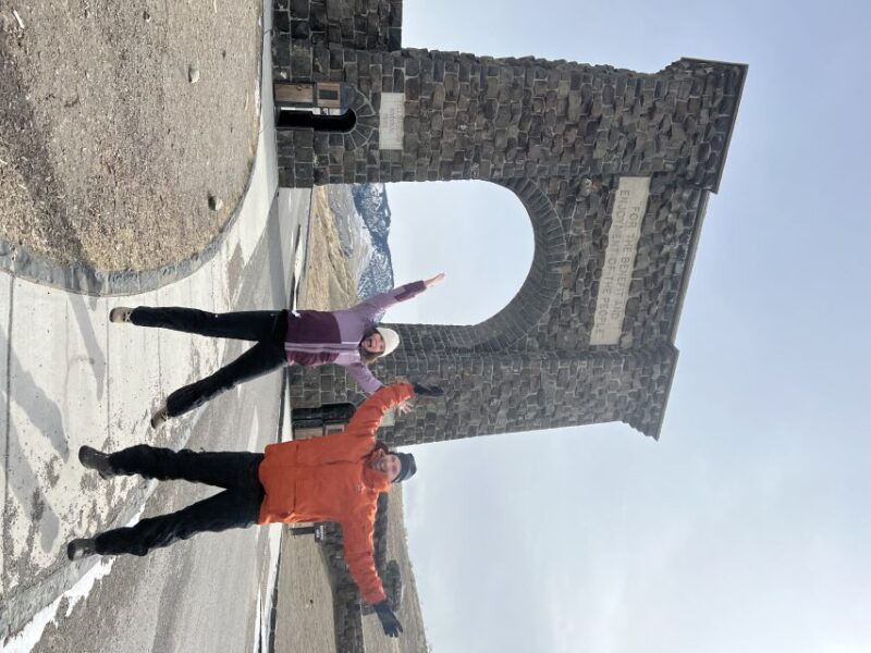 yellowstone-full-day-private-guided-tour-by-car-with-lunch