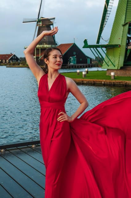 zaanse-schans-photoshoot-near-amsterdam-with-windmills