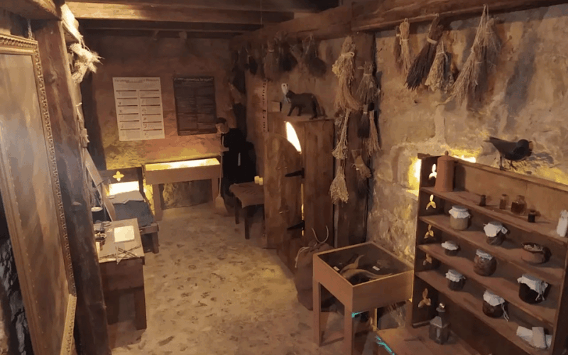 zaragoza-the-only-excommunicated-and-cursed-town-with-witches-in-spain-and-food