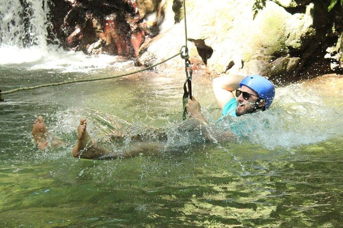 zipline-canopy-tour-near-manuel-antonio