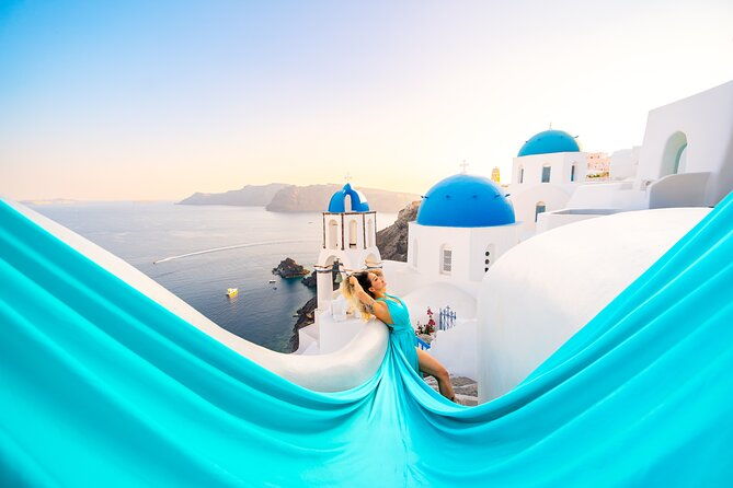 1-hour-flying-dress-photoshoot-in-santorini