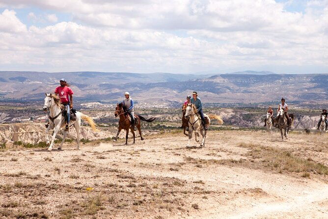 2-hours-horse-riding-safari-in-cappadocia-transfer-include