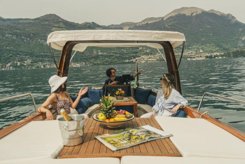 2-hours-private-boat-tour-on-como-lake-bellagio-wood-boat