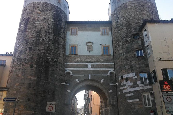 2-hours-relax-walking-tour-through-lucca