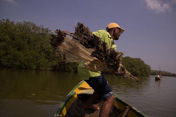 4-hour-fishing-experience-with-locals-near-cartagena