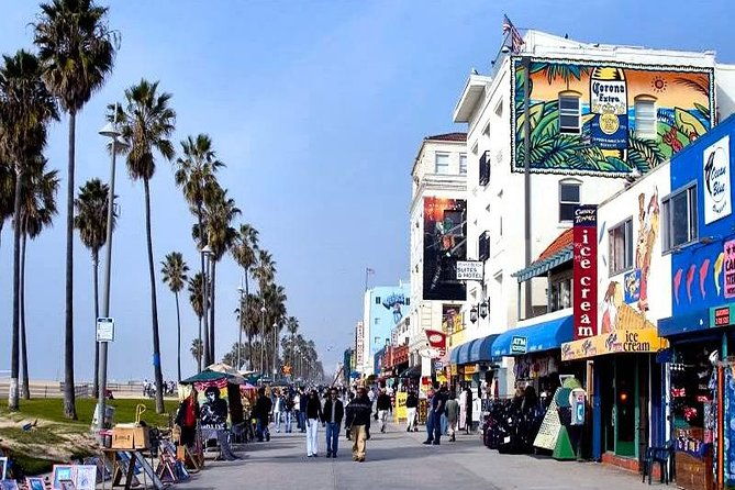 8-hour-limo-tour-of-all-of-los-angeles-to-malibu-santa-monica-venicehollywood