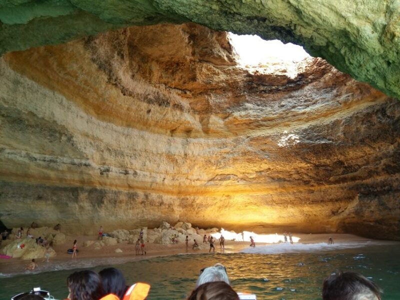 algarve-boat-trip-to-the-caves-of-benagil