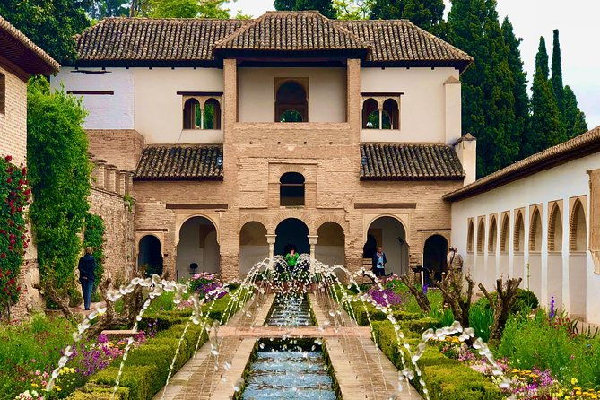 alhambra-private-tour-from-malaga-with-transport-and-skip-the-line-tickets