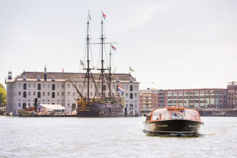amsterdam-1-hour-canal-cruise-and-ripleys-believe-it-or-not