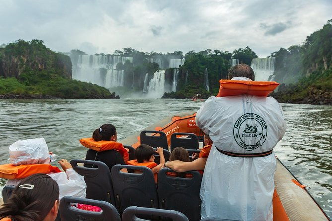 argentinian-side-of-the-falls-and-boat-tour-gran-aventura-all-tickets-included