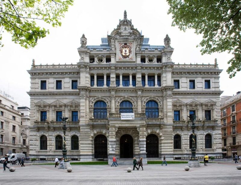 bilbao-classic-modern-guided-walking-tour-with-pintxos